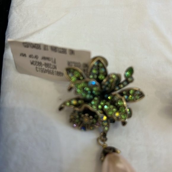 Heidi Daus evening earrings brand new never worn green flower with drop pearl - Picture 3 of 3